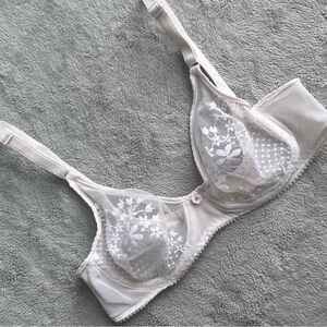 Vintage 60s Triumph Sheer Floral Mesh Embroidered Lace Underwire Bra White